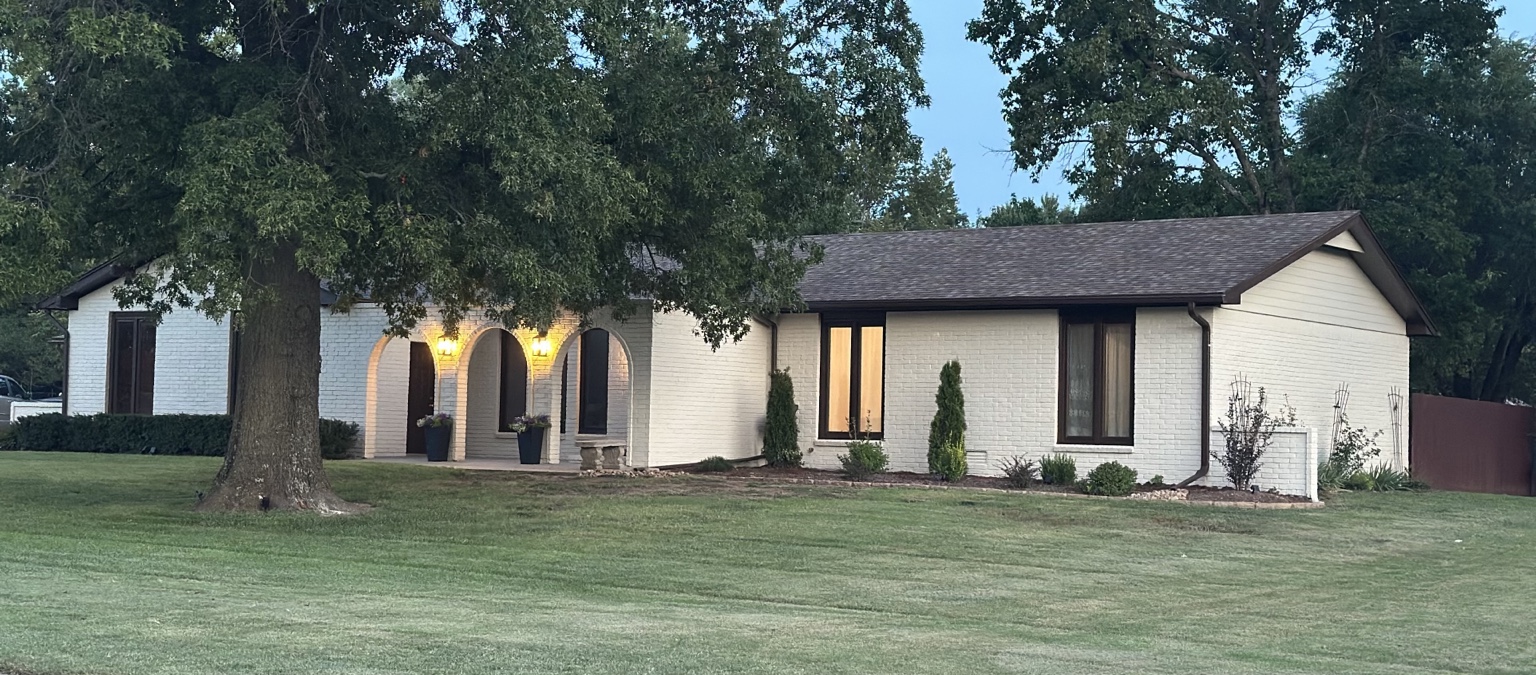 Detached climate-controlled shop at 1 Woodland Drive